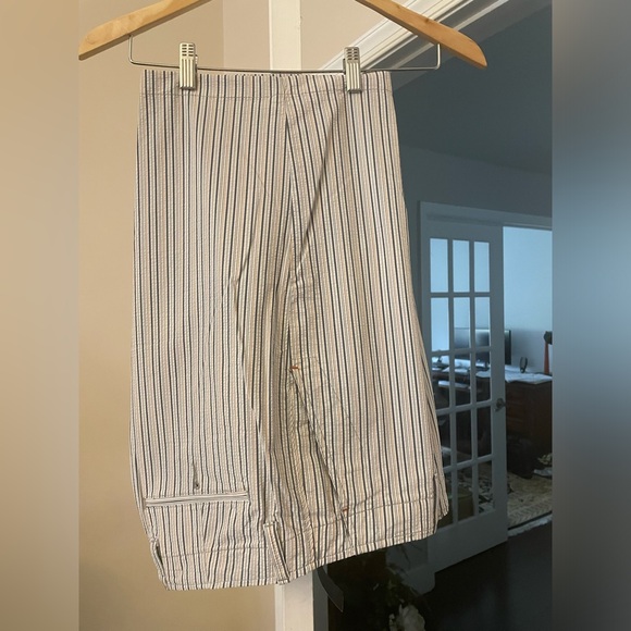 Men’s shorts by Tommy Bahama. Waist size 34. - Picture 2 of 4